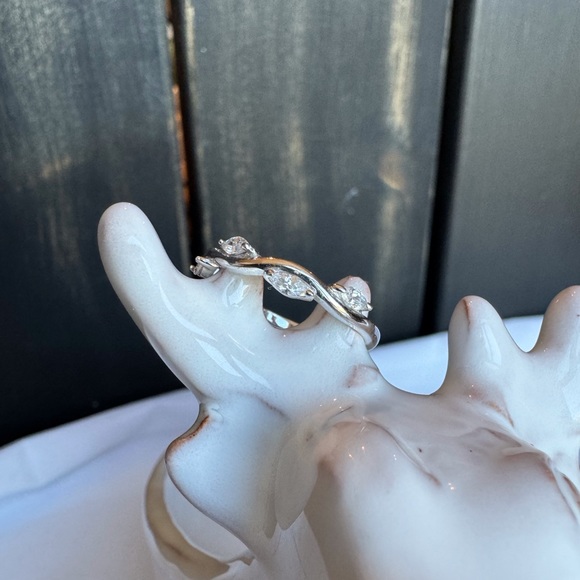 Leaf CZ Band Ring 925SS-NWOT - Picture 7 of 8